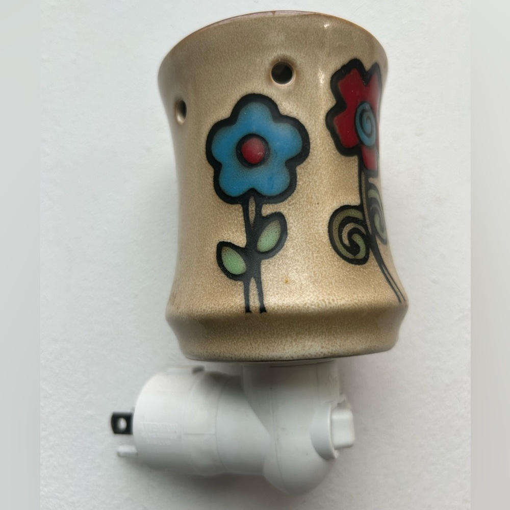 Scentsy boho floral tan/red/blue retired Ashbury plug in ceramic wax warmer work